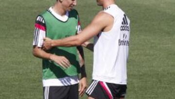 Cristiano Ronaldo con Di María en el entrenamiento del Madrid.