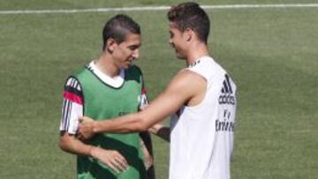 Cristiano Ronaldo con Di María en el entrenamiento del Madrid.