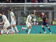 Federico Bernardeschi and Lorenzo Pellegrini traded second-half goals with Bologna and Roma unable to be separated in the first leg.