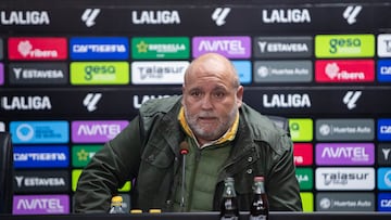 Breis, director deportivo del FC Cartagena, durante la presentación de Romo.