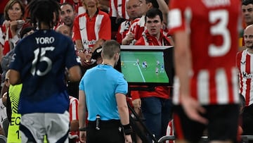 Polémico penalti y expulsión al Athletic: “Es una jugada de criterio”