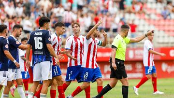 Clemente Manrique junto a jugadores del Algeciras y el Marbella.