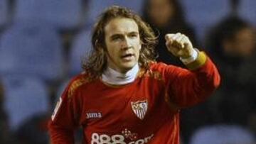 <strong>REMONTADA.</strong> Diego Capel hizo el tercero en la remontada del Sevilla en Riazor.