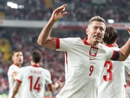 Lewandowski celebrando su gol ante Finlandia.