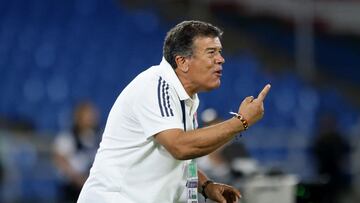 Soccer Football - Women's Copa America - Group A - Colombia v Paraguay - Estadio Pascual Guerrero, Cali, Colombia - July 8, 2022 Colombia coach Nelson Abadia Aragon reacts REUTERS/Luisa Gonzalez