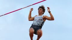 Athletics - Diamond League - Stockholm - Stockholm Olympic Stadium, Stockholm, Sweden - June 30, 2022 Sweden's Armand Duplantis in action during the men's pole vault REUTERS/Aleksandra Szmigiel