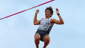 Athletics - Diamond League - Stockholm - Stockholm Olympic Stadium, Stockholm, Sweden - June 30, 2022 Sweden's Armand Duplantis in action during the men's pole vault REUTERS/Aleksandra Szmigiel