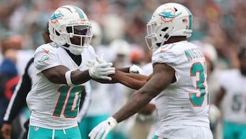 LANDOVER, MARYLAND - DECEMBER 03: Wide receiver Tyreek Hill #10 of the Miami Dolphins celebrates with running back Raheem Mostert #31 after catching a first half touchdown pass agains the Washington Commanders at FedExField on December 03, 2023 in Landover, Maryland.   Rob Carr/Getty Images/AFP (Photo by Rob Carr / GETTY IMAGES NORTH AMERICA / Getty Images via AFP)