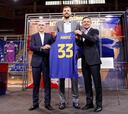 Bartomeu quiere llevar a Nikola Mirotic al palco en el Clásico