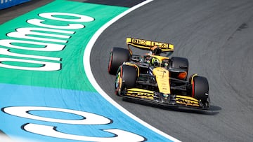 Formula One F1 - Dutch Grand Prix - Circuit Zandvoort, Zandvoort, Netherlands - August 24, 2024 McLaren's Lando Norris during qualifying REUTERS/Piroschka Van De Wouw