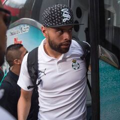 Néstor Araujo regresó a Santos para recuperarse de su lesión