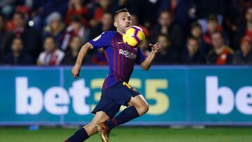 Barcelona&#039;s Spanish defender Jordi Alba runs with the ball during the Spanish league football match between Rayo Vallecano de Madrid and FC Barcelona at the Vallecas stadium in Madrid on November 3, 2018. 