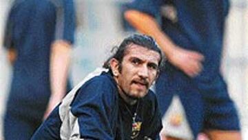 <b>SUPLENTE Y MOLESTO</B>. Rüstü Reçber se siente engañado por quienes le prometieron ser titular.