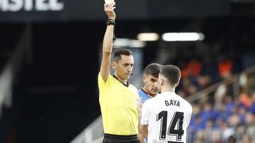 Gayà ve la tarjeta amarilla en el Valencia-Getafe