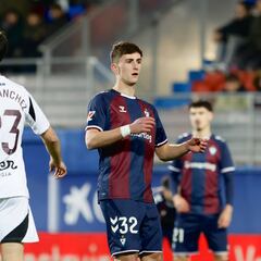 La semana de Aitor Galarza: debutar y... a renovar