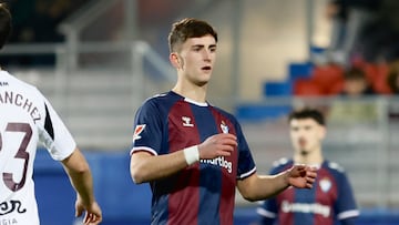 La semana de Aitor Galarza: debutar y... a renovar