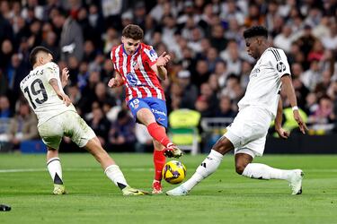 El delantero argentino sigue encandilando a la afición rojiblanca. Su lanzamiento de penalti a lo Panenka ante un portero como Courtois está prohibido para personas con problemas de corazón. 
