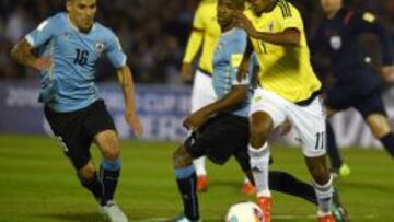 Juan Guillermo Cuadrado fue expulsado por un codazo al uruguayo Diego Rol&aacute;n. 