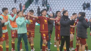 Con muy poco, el Racing sacó petróleo en Córdoba.