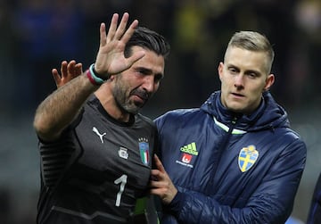 Gianluigi Buffon of Italy cries after loosing at the end of the FIFA 2018 World Cup Qualifier Play-Off: Second Leg between Italy and Sweden at San Siro Stadium on November 13, 2017 in Milan.