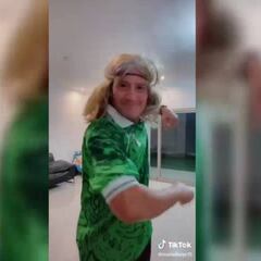 ¡Regresó la cabellera dorada de Luis Hernández! Con todo y baile