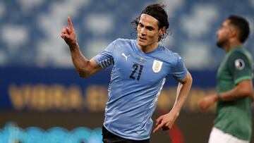 Edinson Cavani celebrando un gol con Uruguay,