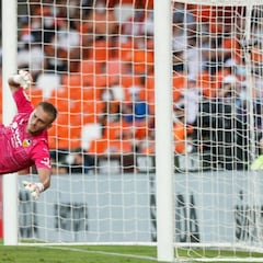 La última oportunidad de Cillessen