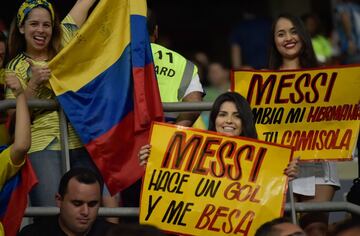 La Selección Colombia y la Selección Argentina se enfrentaron en la primera fecha del grupo B de la Copa América. Las hinchadas ambientaron la Arena Fonte Nova antes, durante y después del encuentro. 