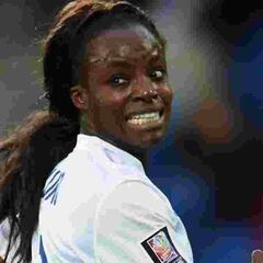 Aluko acusa al seleccionador feminino inglés de racista