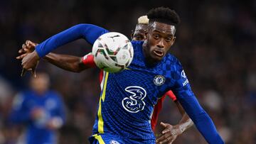 (FILES) In this file photo taken on October 26, 2021 Chelsea's English midfielder Callum Hudson-Odoi (R) and Southampton's Malian midfielder Moussa Djenepo (L) battle for the ball during the English League Cup round of 16 football match between Chelsea and Southampton at Stamford Bridge in London. - Bundesliga side Bayer Leverkusen have signed England international Callum Hudson-Odoi on a season-long loan from Premier League club Chelsea FC, the English club confirmed on Twitter on August 30, 2022. The winger, who has scored four times and made 12 assists for Chelsea in 74 Premier League appearances, arrived in Leverkusen in the morning of August 30 for a medical. (Photo by Glyn KIRK / AFP) / RESTRICTED TO EDITORIAL USE. No use with unauthorized audio, video, data, fixture lists, club/league logos or 'live' services. Online in-match use limited to 120 images. An additional 40 images may be used in extra time. No video emulation. Social media in-match use limited to 120 images. An additional 40 images may be used in extra time. No use in betting publications, games or single club/league/player publications. / 