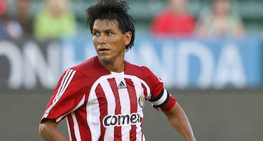 De Chino Huerta a Alan Mozo: los jugadores que vistieron las camisetas de Pumas y Chivas