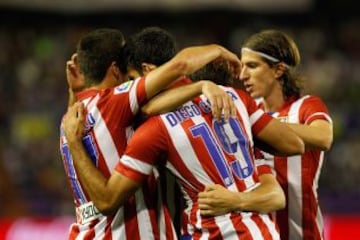 0-2. Diego Costa celebra el segundo gol con sus compañeros.
