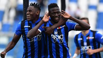 Duv&aacute;n Zapata celebrando un gol de Atalanta en Serie A.