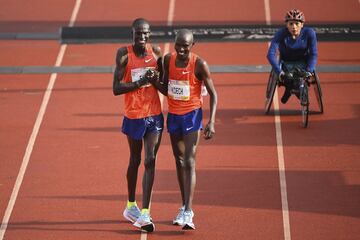 En la rama varonil, Kenia hizo el 1-2-3 conTitus Ekiru, Edwin Koech y Matthew Kipkoech Kisorio. Y en la femenil, Etiopía lo hizo con Etaferahu Woda Temesgen, Fantu Eticha Kimma y Tinbit Gidey Weldegebriel.