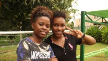 Cristelle y Dorinne ganaron la Copa de África femenina y esperan que los chicos repitan.