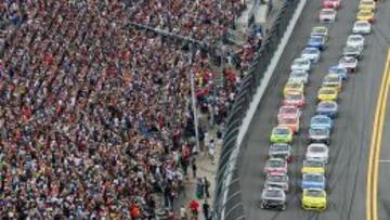 En las gradas no cab&iacute;a un alfiler para presenciar en directo la 56&ordf; edici&oacute;n de la m&iacute;tica carrera disputada en el &oacute;valo de Daytona Beach.
 