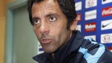 Quique: "No existe el caso Forlán. No podemos dejar que se nos caiga ahora"