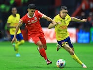 during the final second leg match between Toluca and America as part of the Liga BBVA MX, Torneo Clausura 2025 at Nemesio Diez Stadium on May 25, 2025 in Toluca, Estado de Mexico, Mexico.