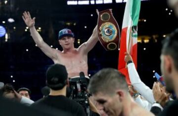 Las mejores imágenes del recital de Canelo frente a Smith