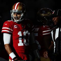 Jimmy Garoppolo sufre lesión de hombro; podría perderse juego contra los Packers