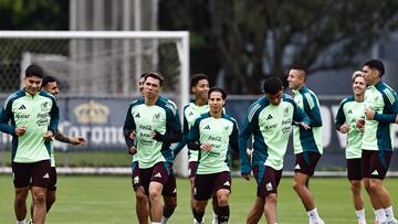 MEX1419. CIUDAD DE MÉXICO (MÉXICO), 08/10/2024.- Jugadores de la selección mexicana de fútbol, participan en un entrenamiento previo al amistoso contra Valencia en el Centro de Alto Rendimiento este martes, en Ciudad de México (México). EFE/Sáshenka Gutiérrez