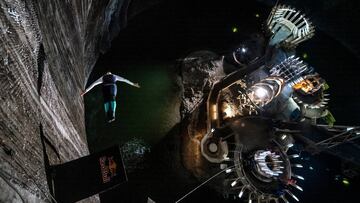 Cliff diving mina de sal