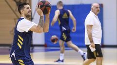 26/09/19 ENTRENAMIENTO DEL REAL MADRID DE BALONCESTO EN LA CIUDAD DEPORTIVA DE VALDEBEBAS
 NICOLAS LAPROVITTOLA PABLO LASO