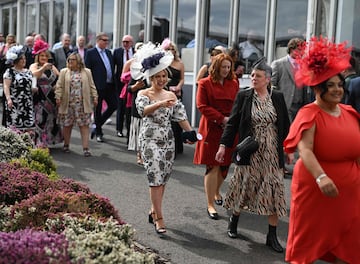 Racegoers attend the second day of the Grand National Festival horse race meeting at Aintree Racecourse in Liverpool, north-west England, on April 12, 2024. (Photo by Oli SCARFF / AFP)