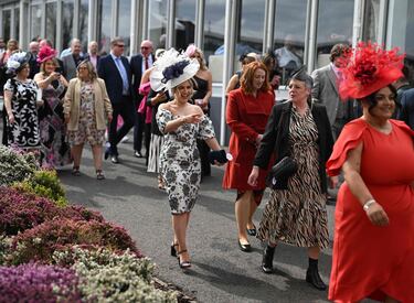 Racegoers attend the second day of the Grand National Festival horse race meeting at Aintree Racecourse in Liverpool, north-west England, on April 12, 2024. (Photo by Oli SCARFF / AFP)