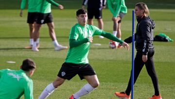 03/01/24 
ELCHE 
ENTRENAMIENTO 
DIEGO GONZALEZ, BECCACECE 