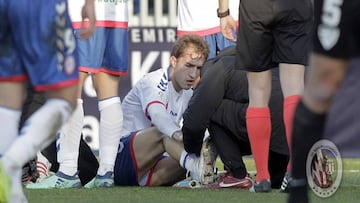 Rafa L&oacute;pez, jugador del Rayo Majadahonda, se lesiona ante el M&aacute;laga. 