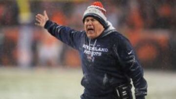 Bill Belichick en el partido de los Patriots contra Denver.