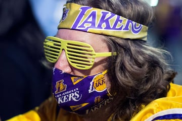 Los Angeles celebra la victoria de sus Lakers