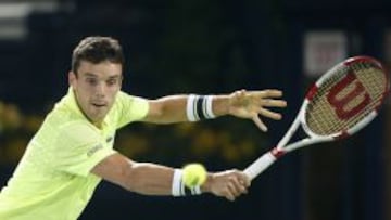 Roberto Bautista en su partido frente a Novak Djokovic en Dubai.